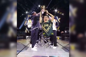 LPL猜输赢包含Uzi回归赛场，回归赛场首场状态亮眼，中国队观众沸腾！的词条